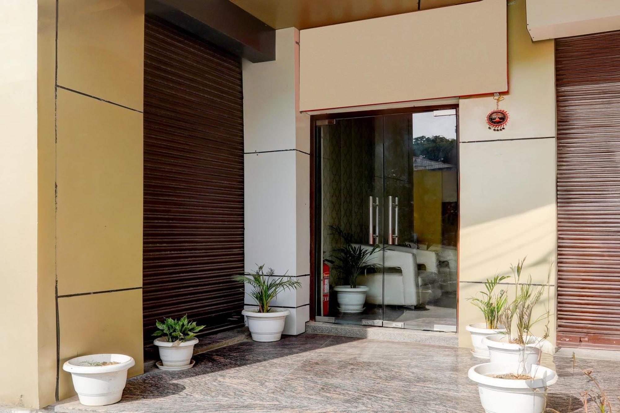 Super Hotel O Sankat Mochan Gandhi Nagar Kakarmatha 外观 照片