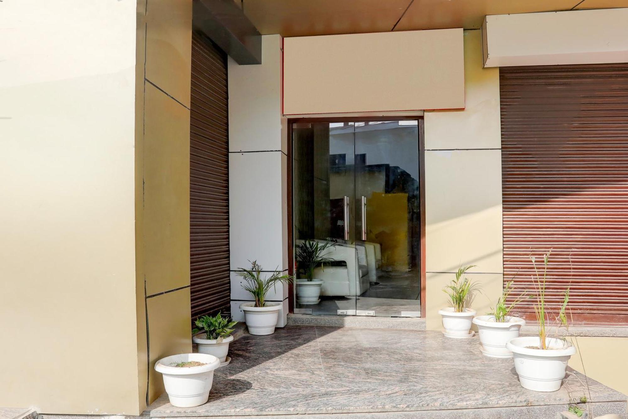 Super Hotel O Sankat Mochan Gandhi Nagar Kakarmatha 外观 照片
