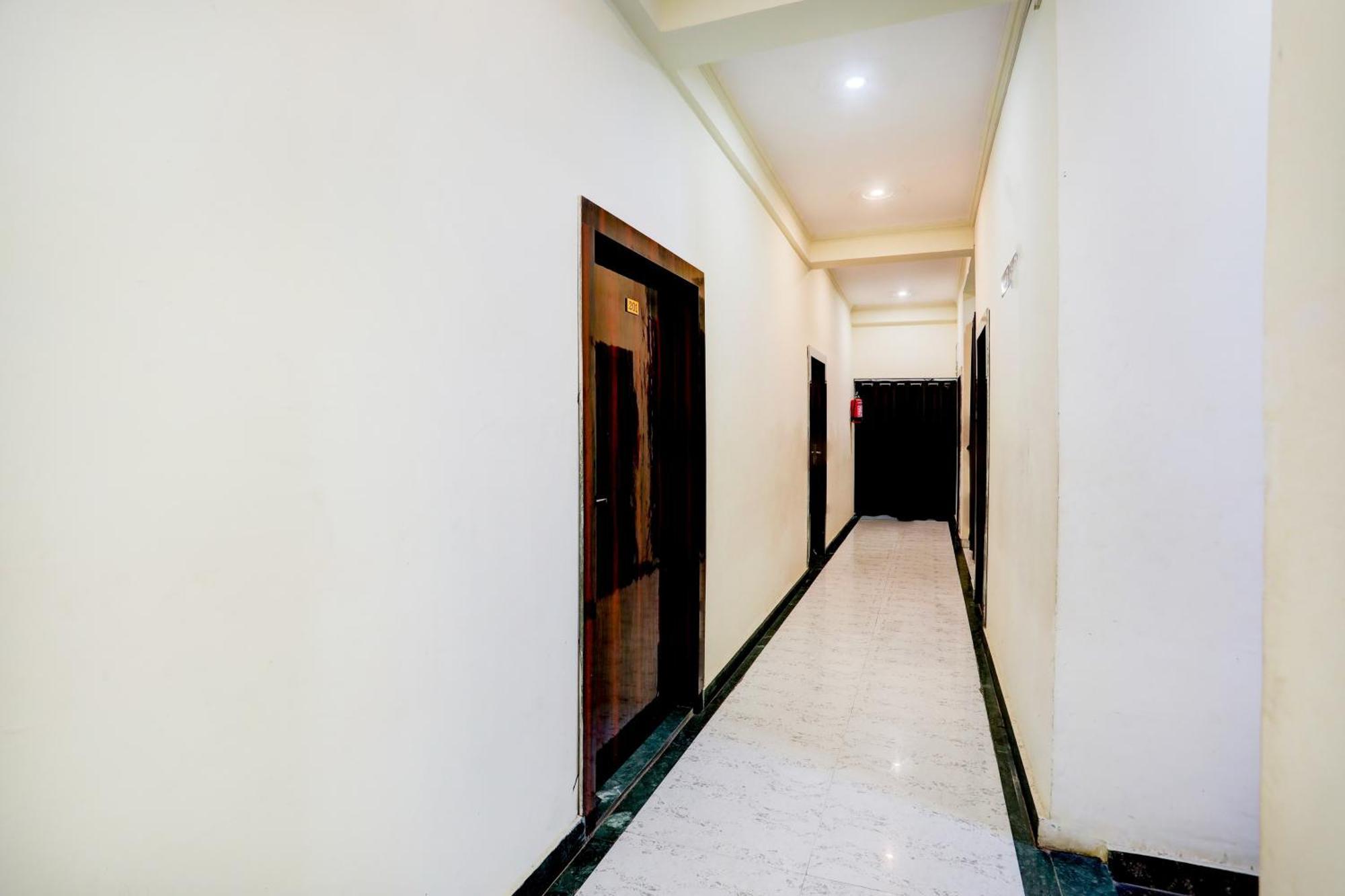 Super Hotel O Sankat Mochan Gandhi Nagar Kakarmatha 外观 照片